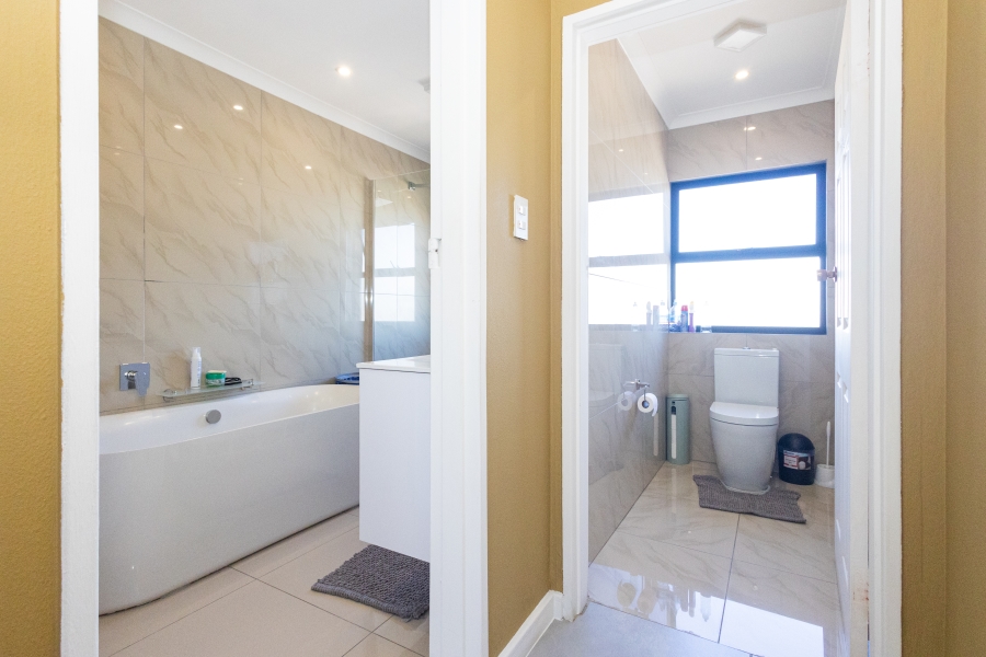4 Bedroom Property for Sale in Loevenstein Western Cape